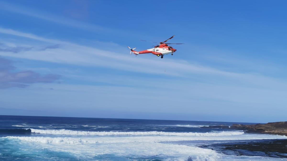 El helicóptero del Grupo de Emergencias y Salvamento (GES) del Gobierno de Canarias.