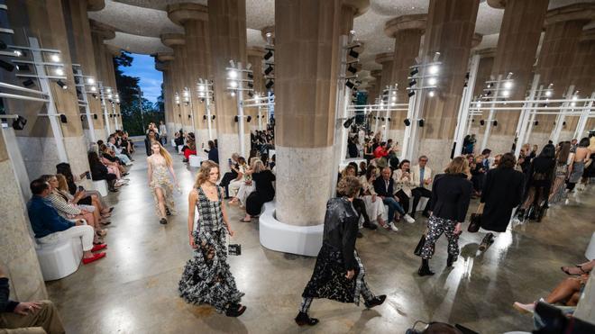 Louis Vuitton presenta en el Park Güell su colección 'Crucero 2025'