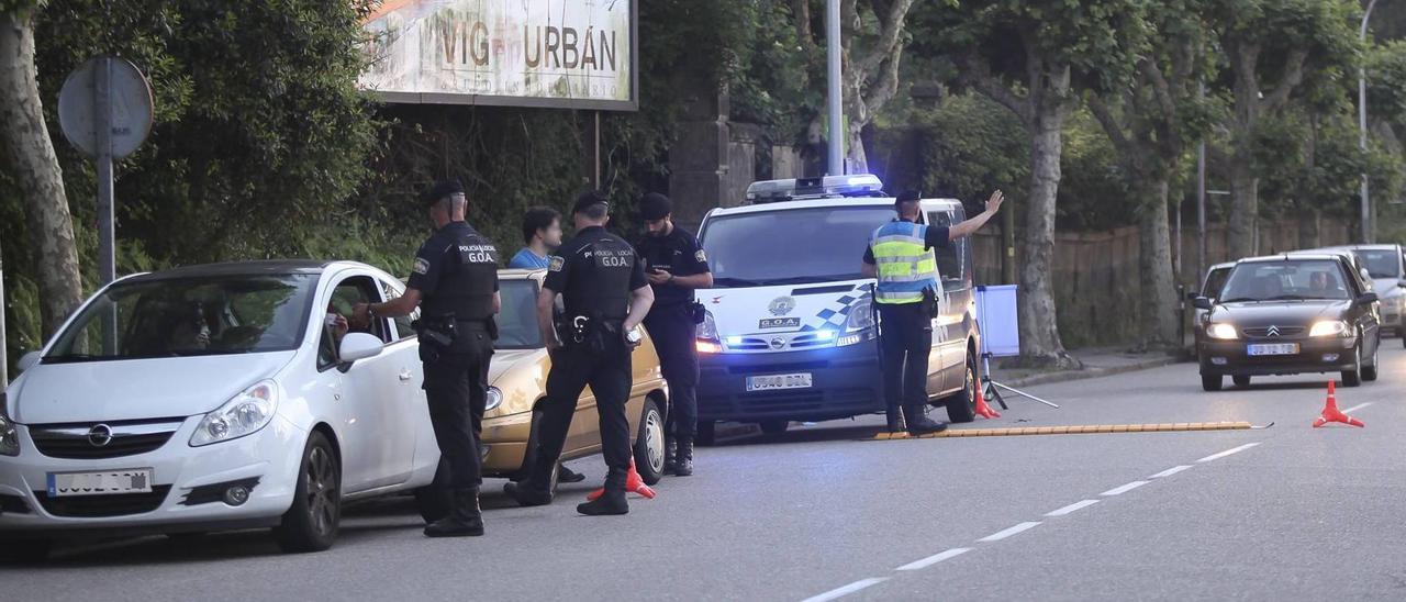La Policía Local de Vigo durante un control de drogas.