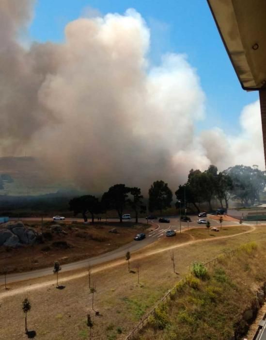 Incendio forestal entre la carretera de Los Fuertes y O Portiño