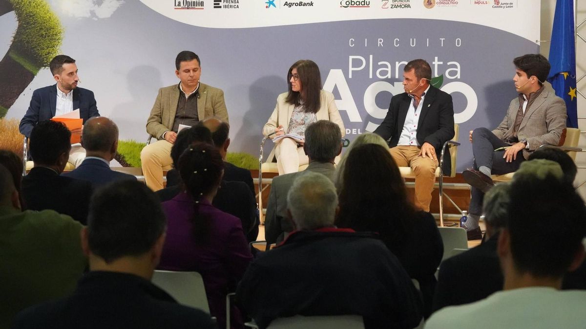 Mesa de expertos durante la celebración del evento «Planeta Agro» celebrado en 2024. | J. L. F. (ARCHIVO)