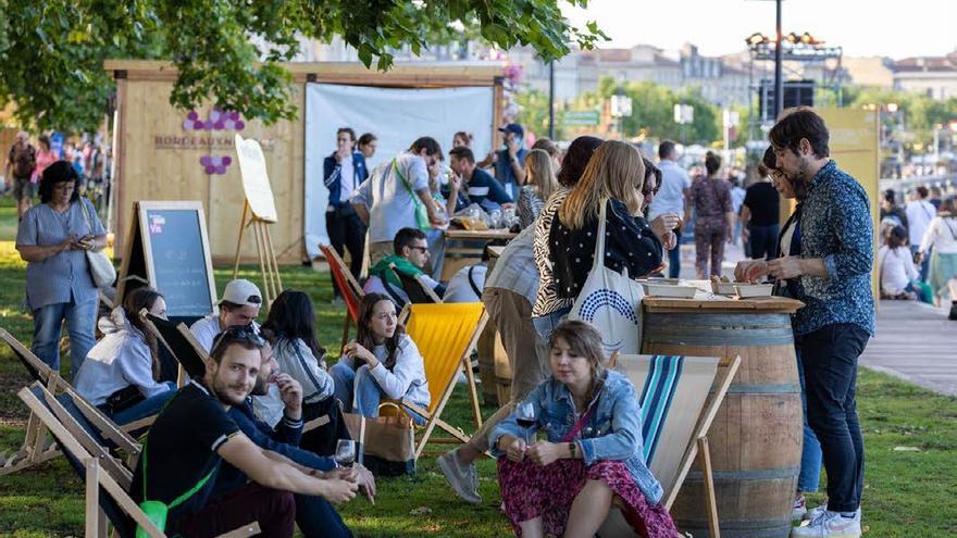 La Feria de la Garnacha se despliega en el parque de Macanaz con degustaciones, música y artesanía