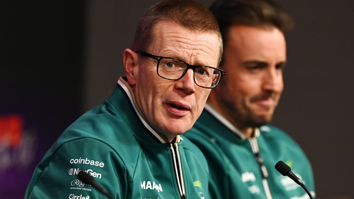 Andy Cowell , en rueda de prensa, junto a Fernando Alonso