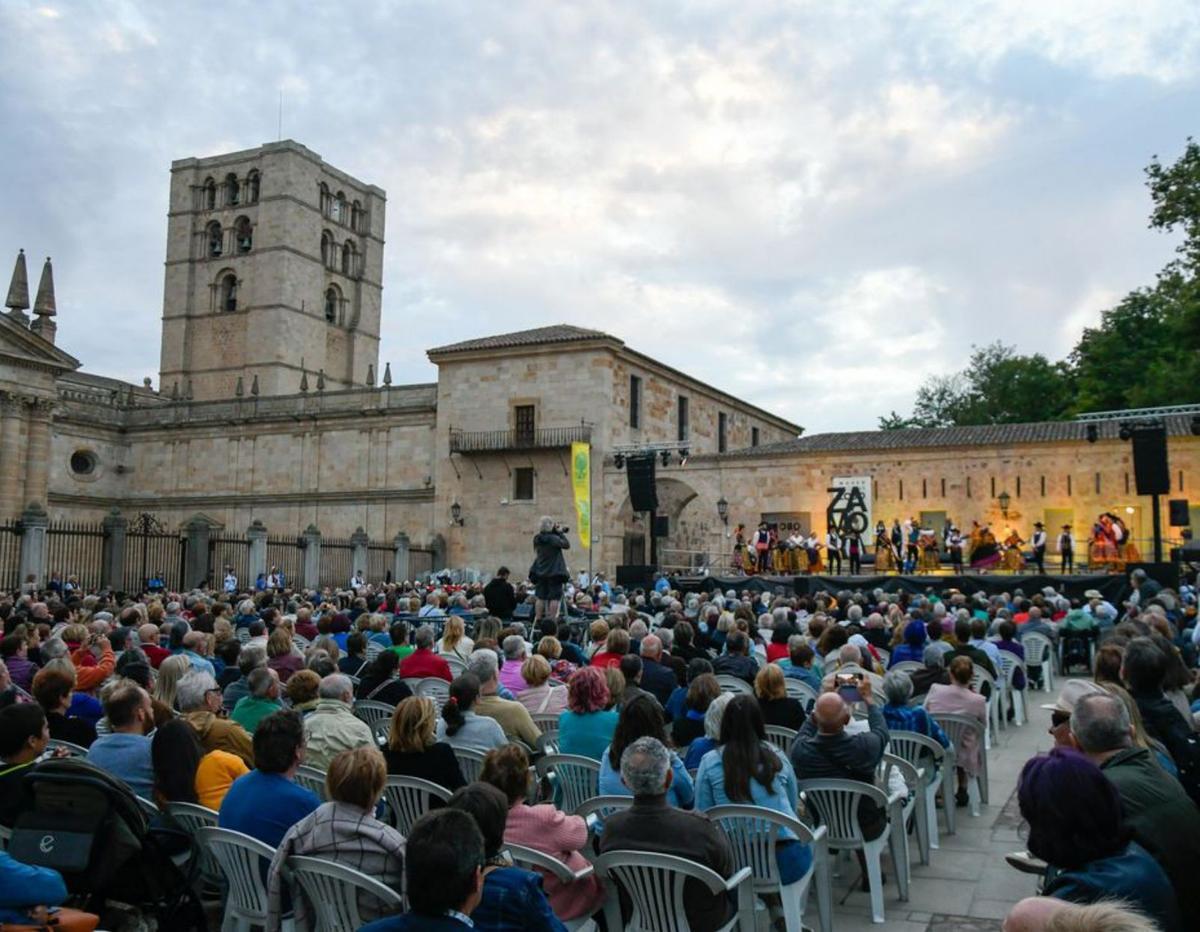 Plaza de la Catedral en un evento cultural el pasado verano. | M. A. L (ARCHIVO)
