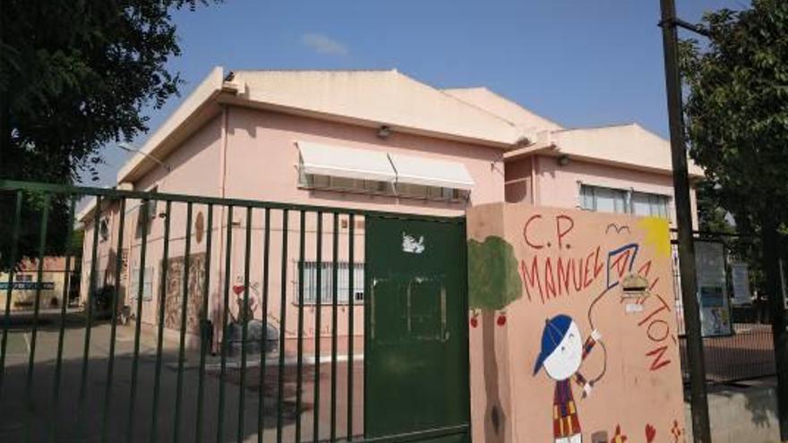 El colegio Manuel Antón, construido en 1974, es el más antiguo del municipio de Mutxamel.