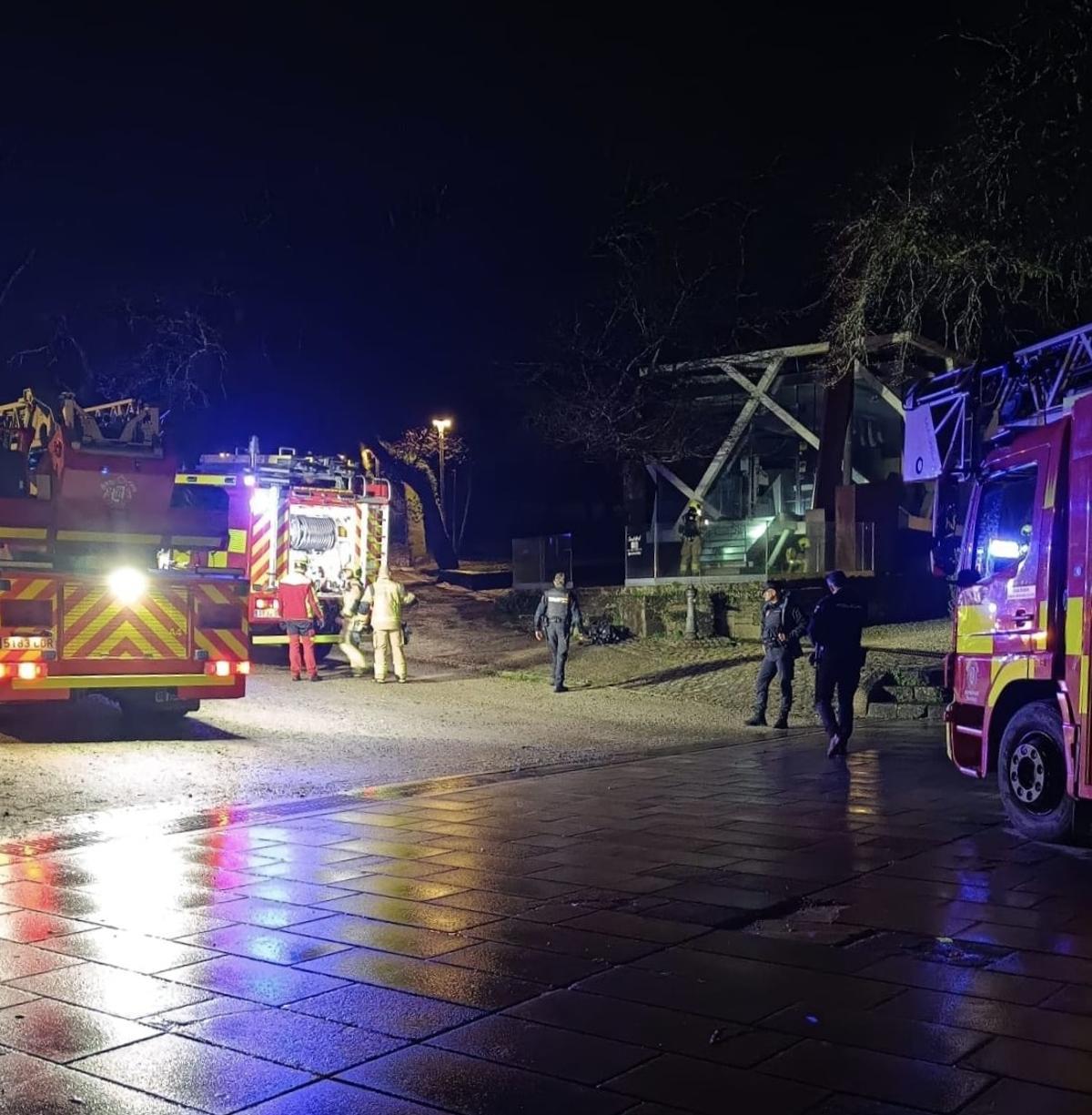 El incendio en la cafetería Ferradura produjo una fuerte humareda