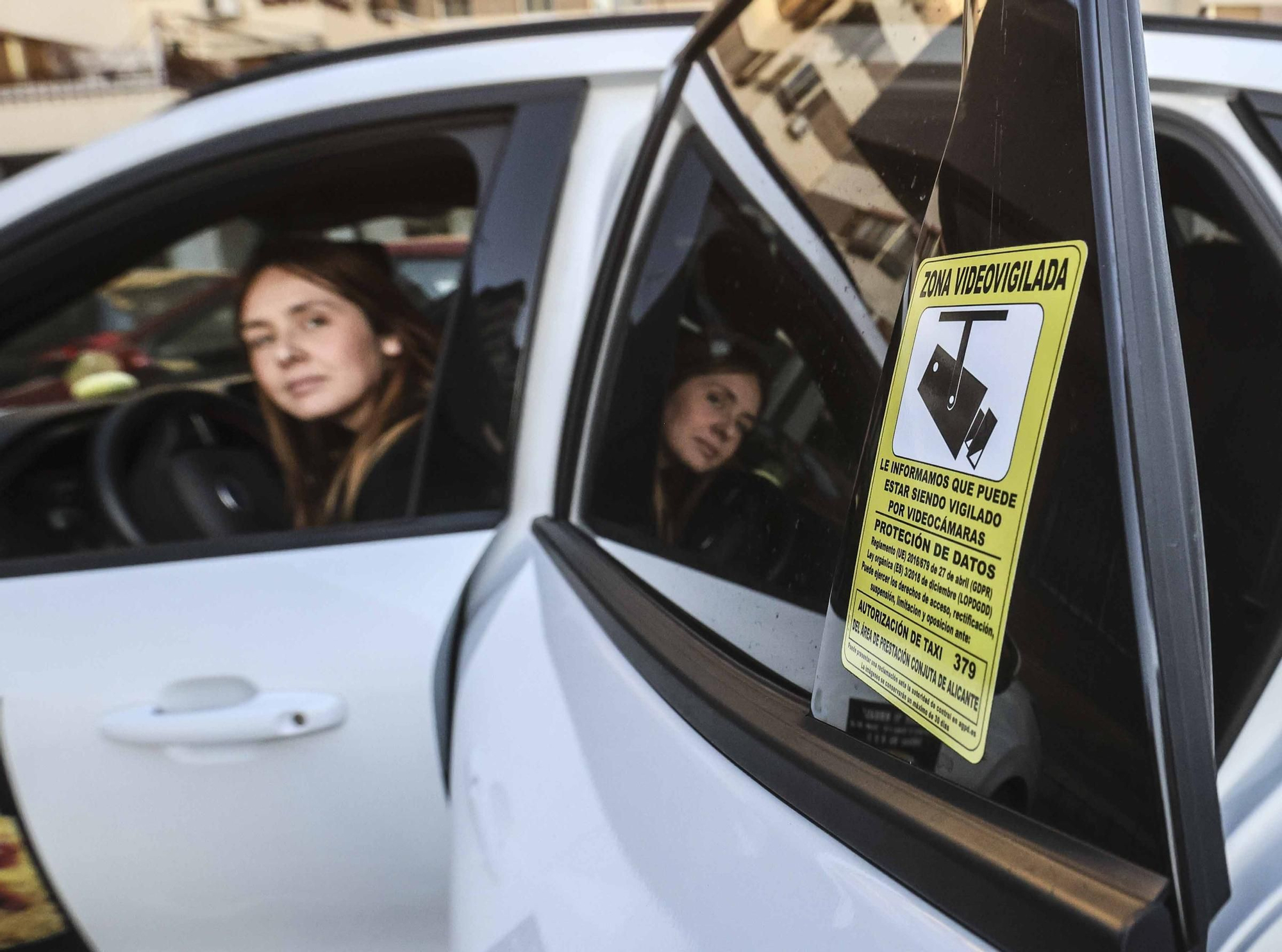 Los taxistas en Alicante instalan cada vez más cámaras de vigilancia