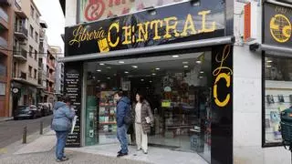 La Librería Central de Zaragoza baja la persiana: 45 años de amor incondicional por los libros