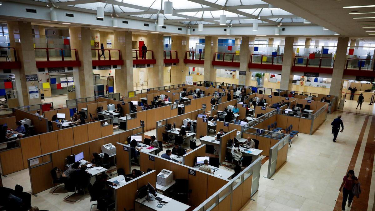 Sede de atención a los constribuyentes de la Agencia Tributaria, en una imagen de archivo.