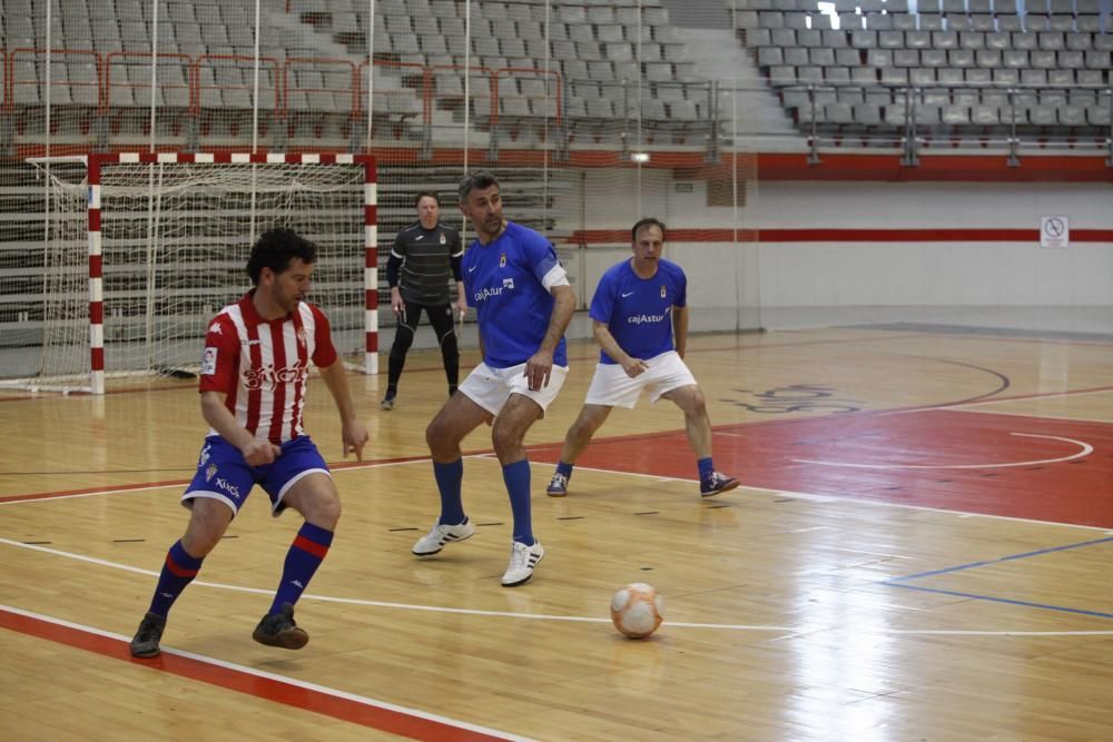 Partido benéfico entre exjugadores del Sporting y del Oviedo en favor de la Asociación Adansi