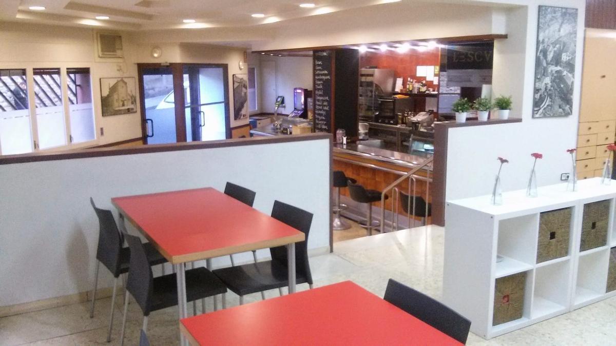 Interior de la cafeteria l'Escvt