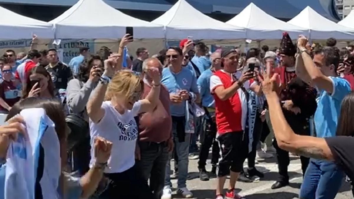 Marián Mouriño bailando en la fiesta del Fin de Centenario