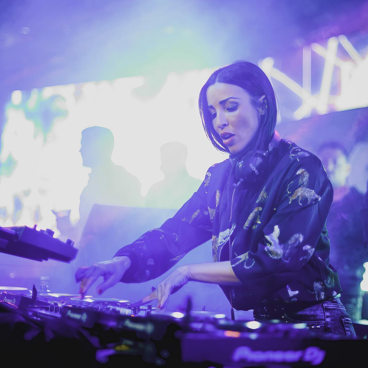 B Jones, una dj que rompe barreras