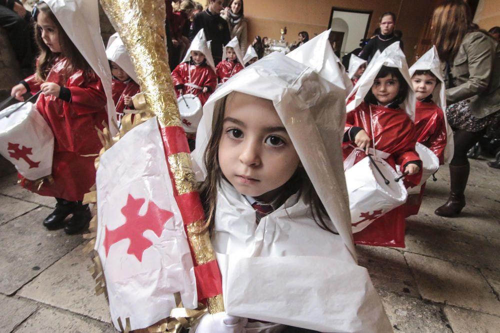 Los más pequeños celebran el Viernes de Dolores en Orihuela