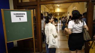 Una treintena de docentes de Zaragoza reclama la actualización de sus salarios