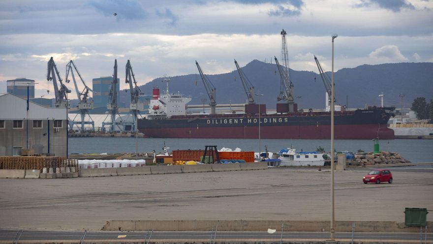 Una potente alianza de empresas opta construir la nueva terminal de graneles de Sagunt