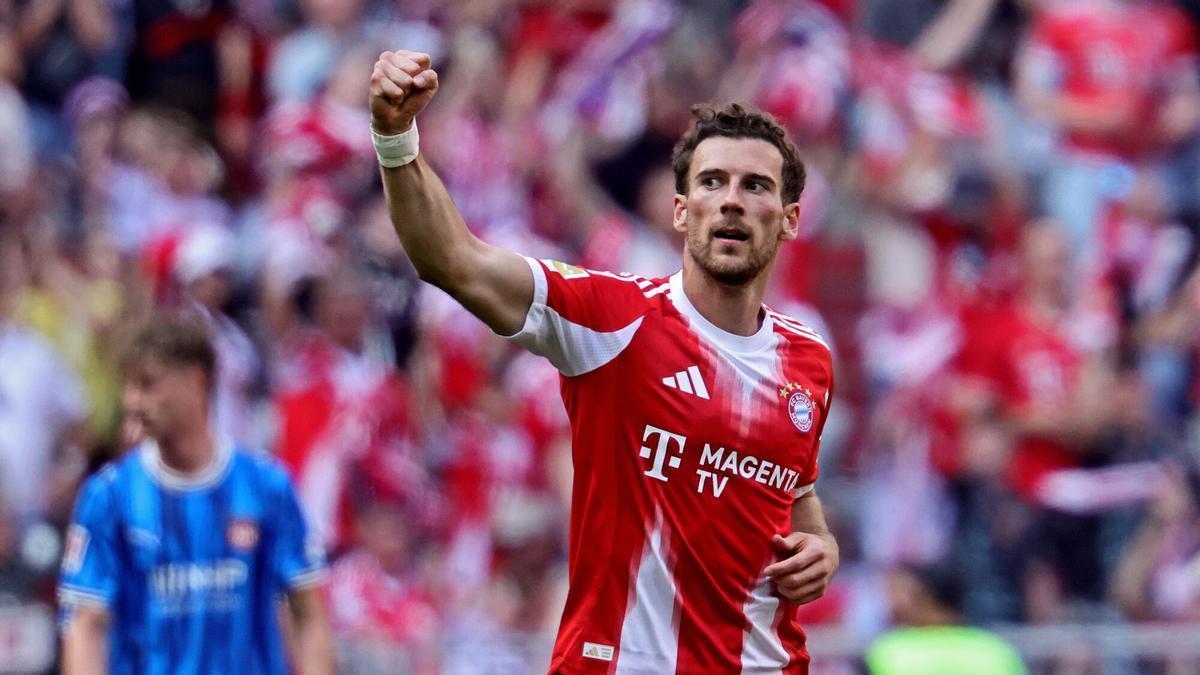 Leon Goretzka celebra el segundo gol suyo y del Bayern en el partido ante el Heidenheim en Munich.