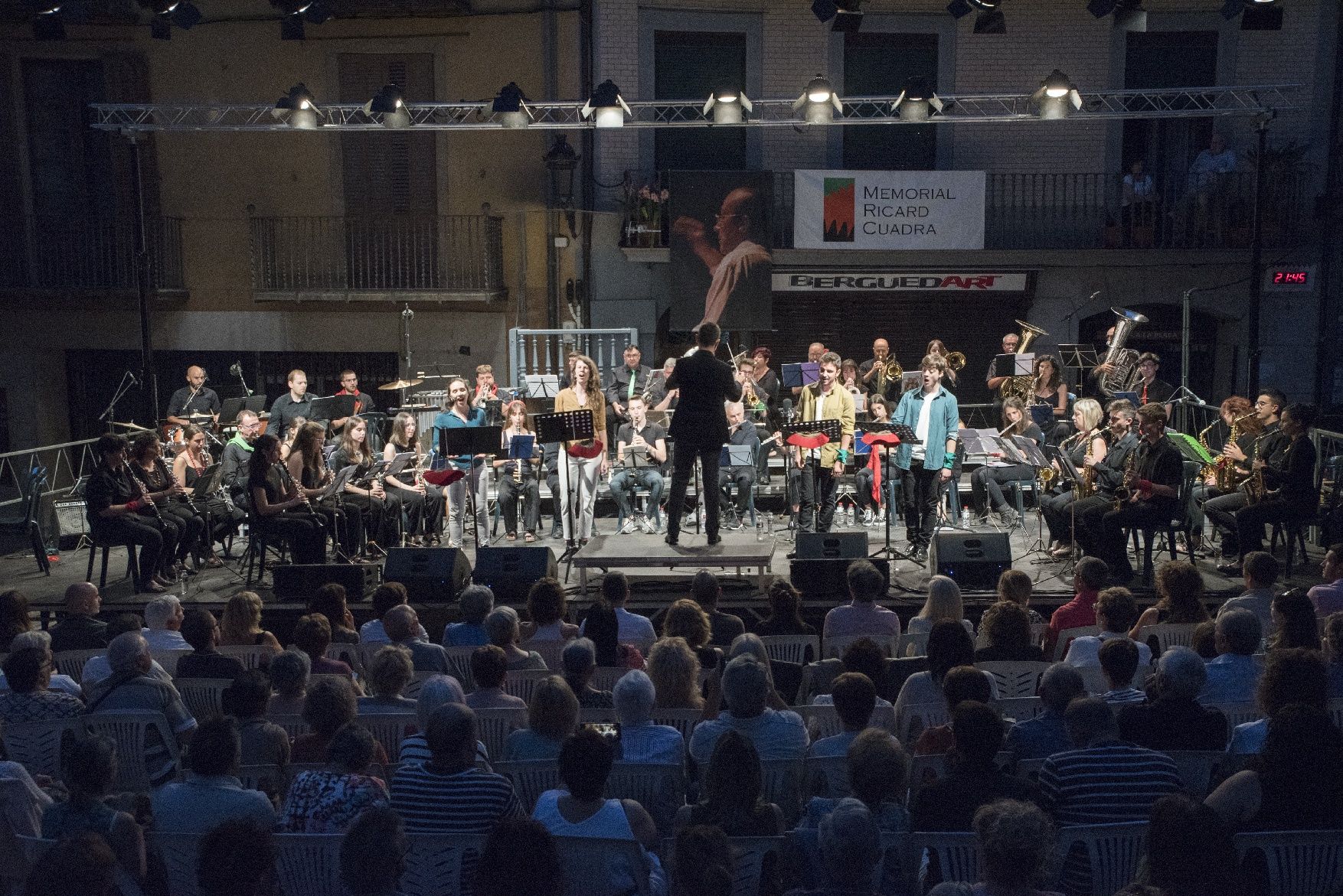 El concert de Patum fa vibrar d'emoció una plaça de Sant Pere plena