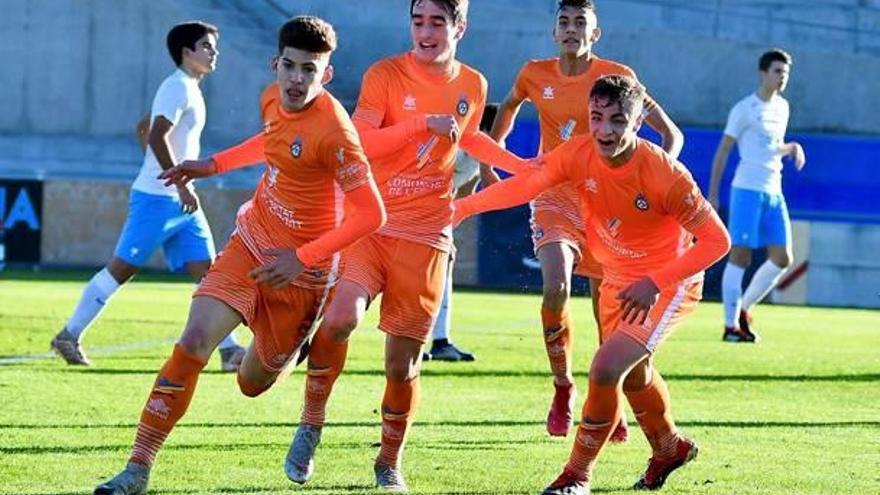 El delantero aguileño Álex Jiménez (Villarreal) celebra el gol del equipo cadete.