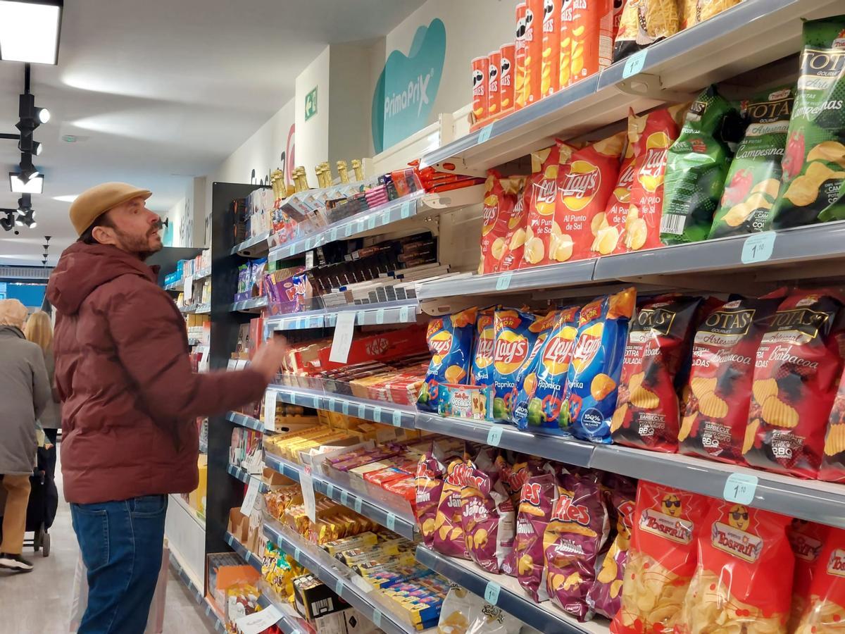 Primeros clientes de la nueva tienda de Primaprix de Zaragoza