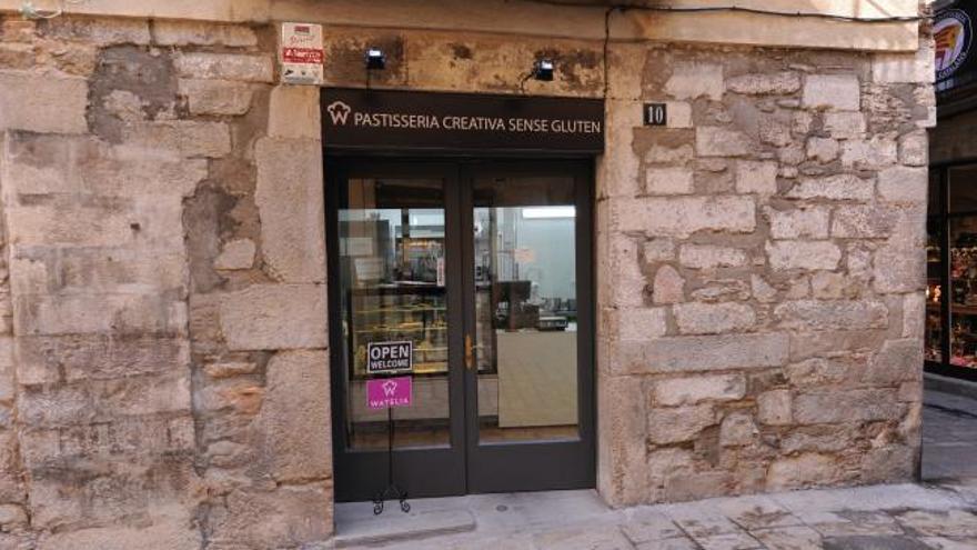 La façana de la pastisseria, que es troba a la plaça de les Castanyes, al carrer Minali número 10 de Girona