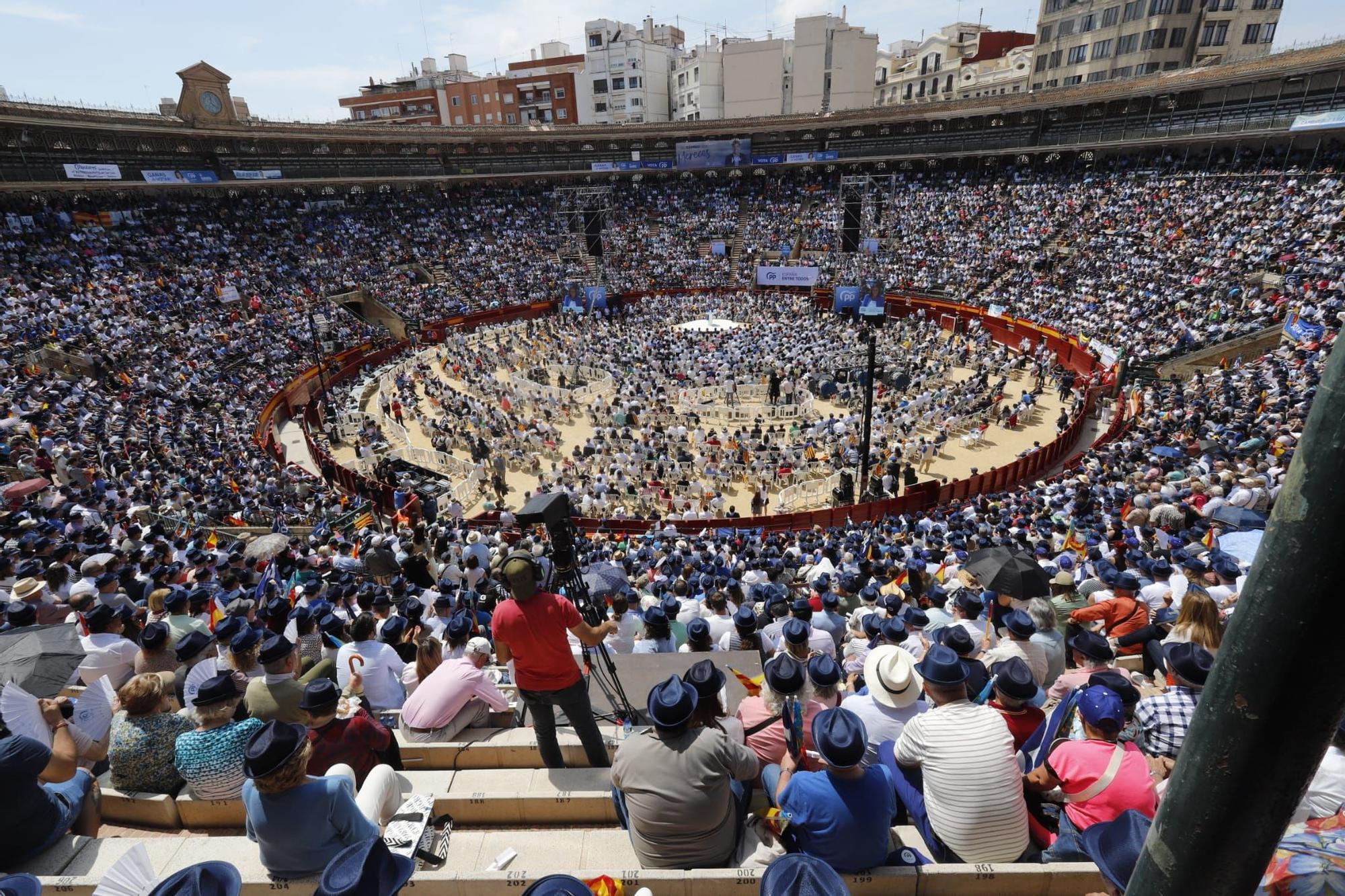 Mitin central del PPCV en la Plaza de Toros de València