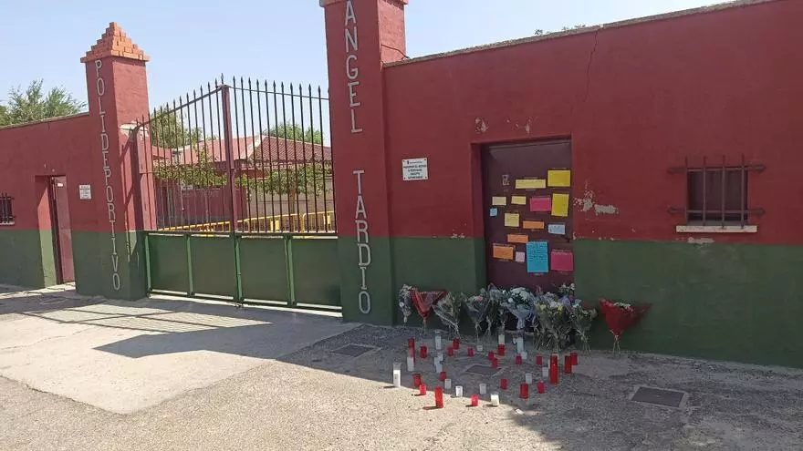 Un altar en honor a Mateo en el polideportivo de Mocejón: "No tiene sentido. Se va a hacer difícil vivir sin ti"