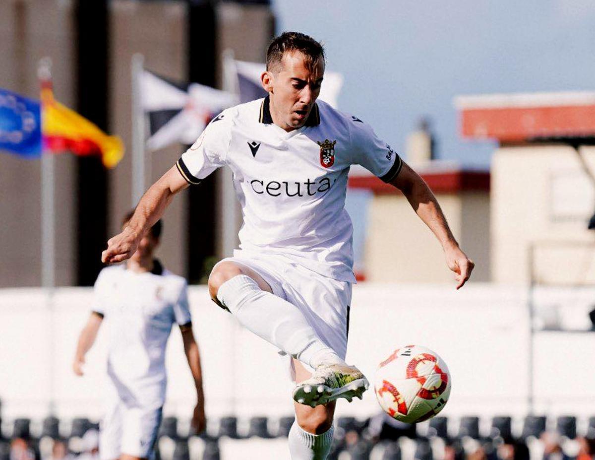Rubén Díez, en un partido con el Ceuta.