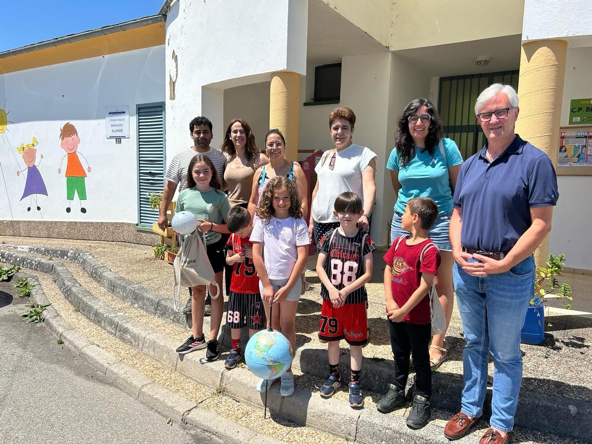 Foto de familia en el centro.