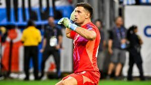 El Dibu Martínez salvó a Argentina en la tanda de penaltis ante Ecuador