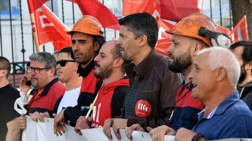 Trabajadores de Alcoa en una de las manifestaciones en contra del cierre en A Coruña.