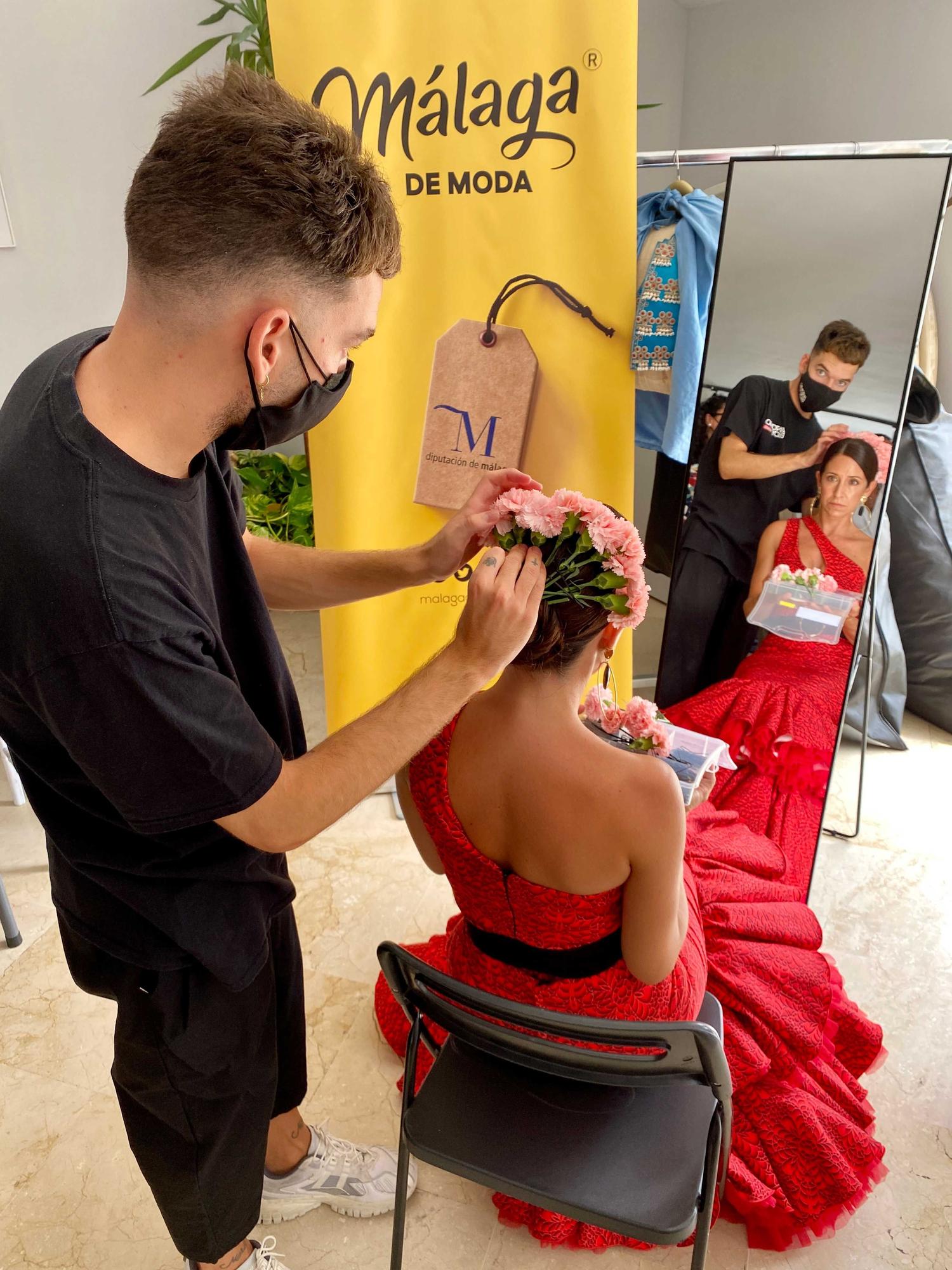 Preparativos de la exposición 'Héroes con volantes' de moda flamenca de Málaga de Moda