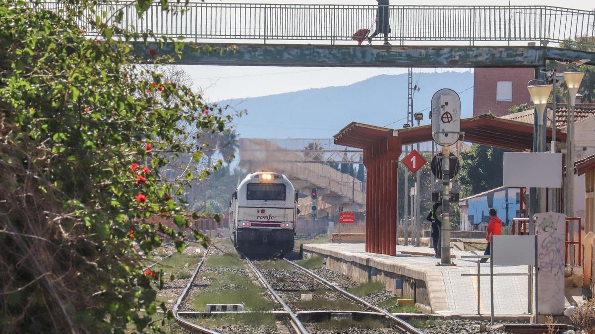 Imagen de archivo de un tren en la estación de Callosa de Segura.