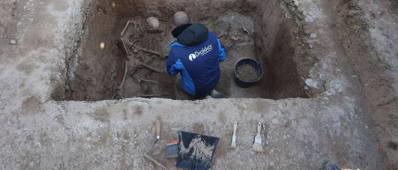 Exhumación fosa 33 represaliados Guerra Civil en Cementerio Alicante.