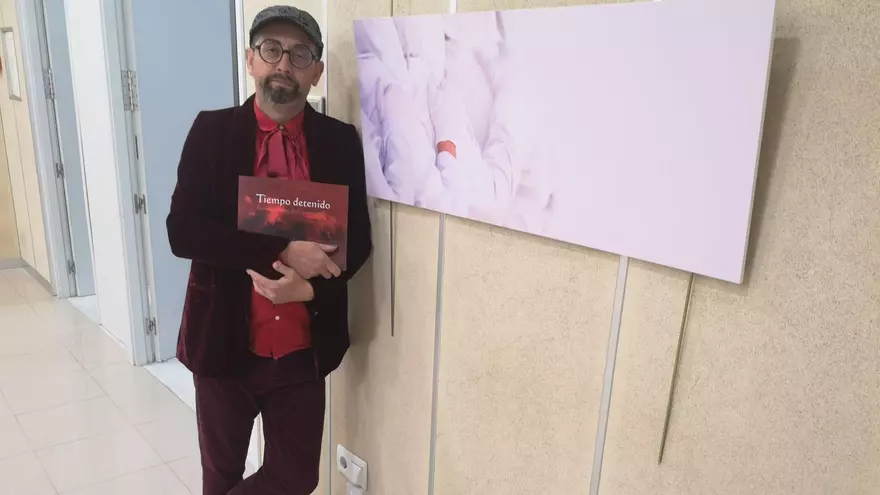Antonio Morales presenta un nuevo libro de fotografías de la Semana Santa de Castro