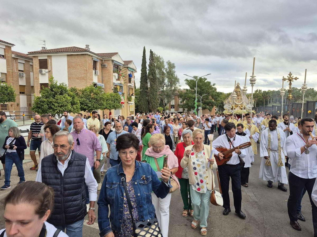 La Virgen de la Sierra estuvo acompañada por numerosos fieles.