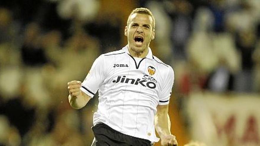 El delantero del Valencia Roberto Soldado acumula 44 tantos como jugador de este equipo