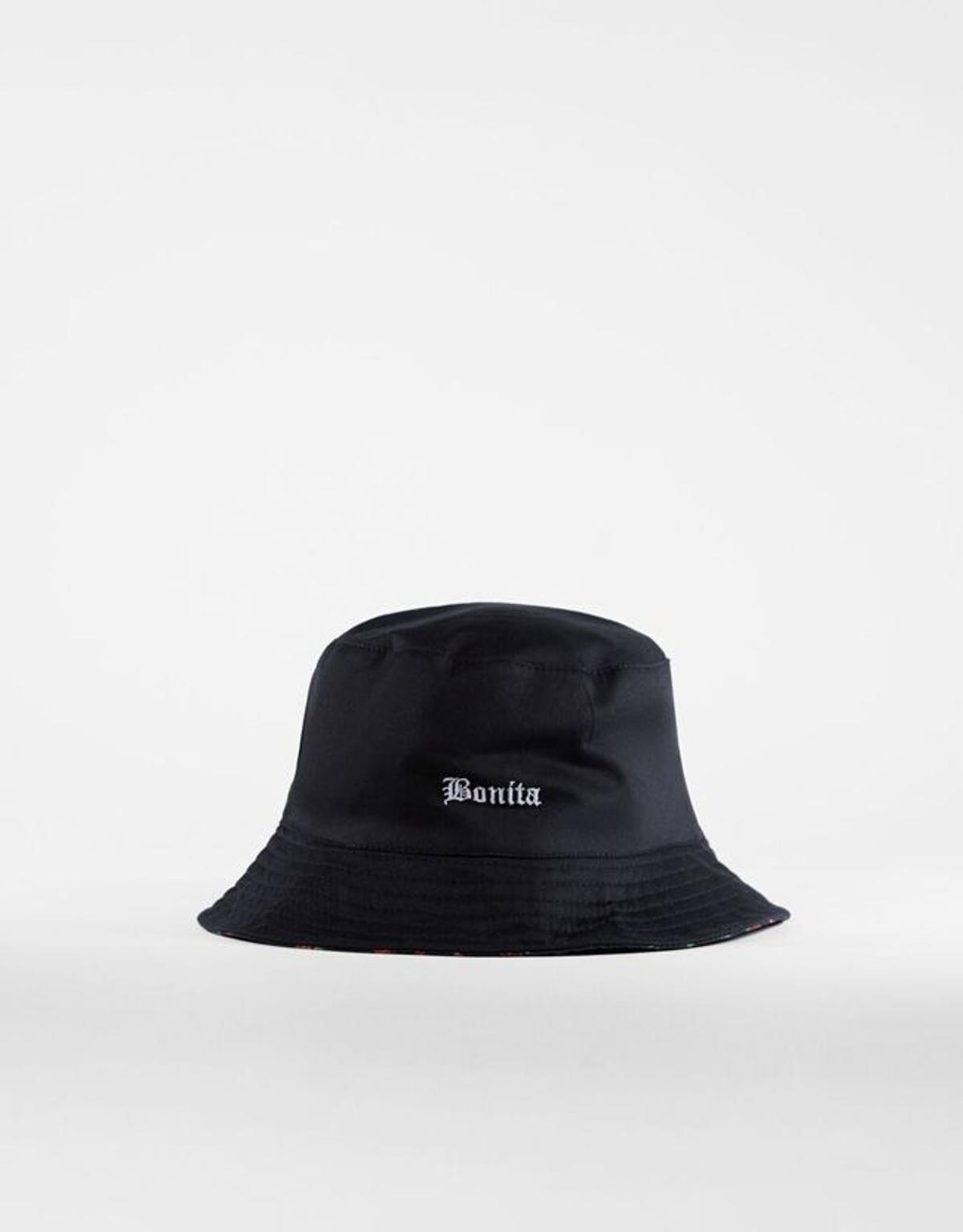Sombrero 'bucket' reversible, de Bershka