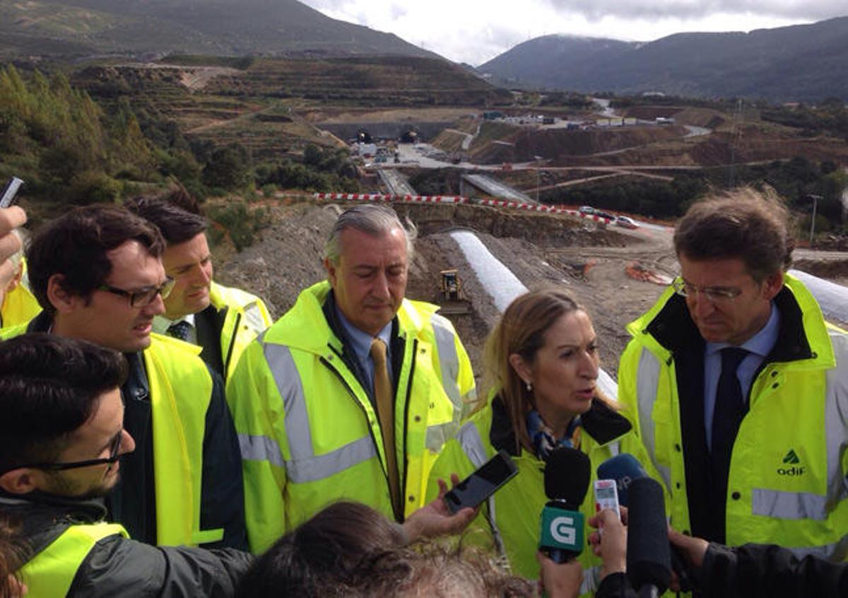 Ana Pastor responde a los medios de comunicación // J. REGAL