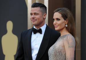Angelina Jolie acusa Brad Pitt de maltractament infantil i violència de gènere