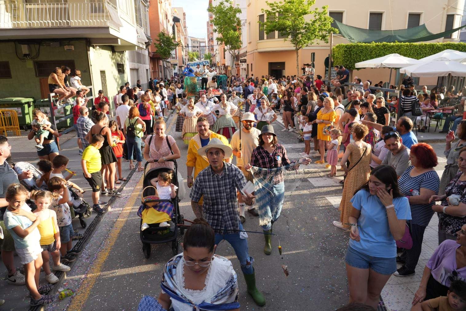 El Grau da inicio a las fiestas de Sant Pere con pólvora, bous y música