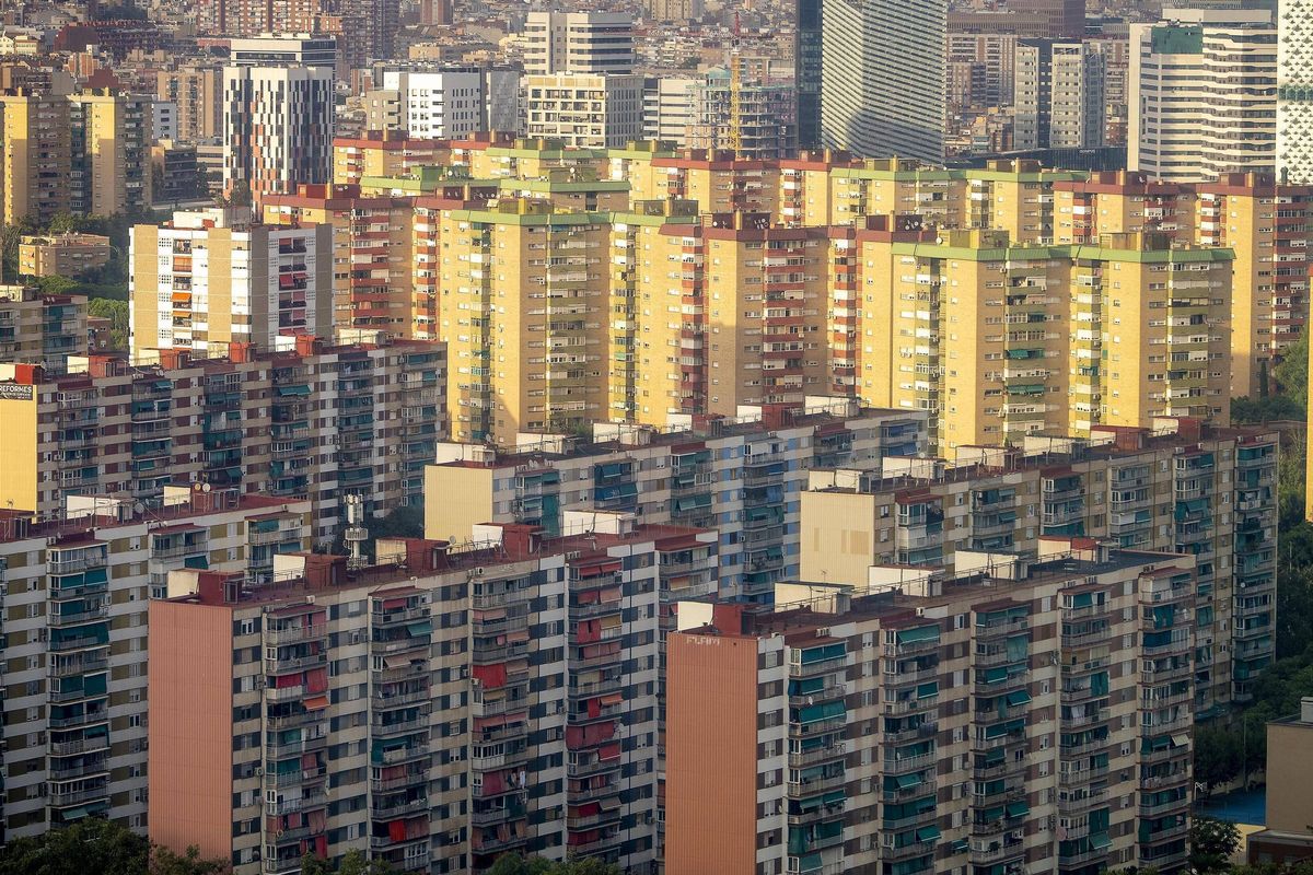 Vistas de viviendas del barrio de Bellvitge y el Gornal de LHospitalet desde la cúpula del hotel Hyatt Regency. Vistas de viviendas del barrio de Bellvitge y el Gornal de LHospitalet desde la cúpula del hotel Hyatt Regency.