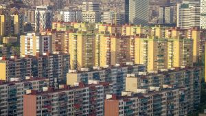 Vistas de viviendas del barrio de Bellvitge y el Gornal de LHospitalet desde la cúpula del hotel Hyatt Regency.