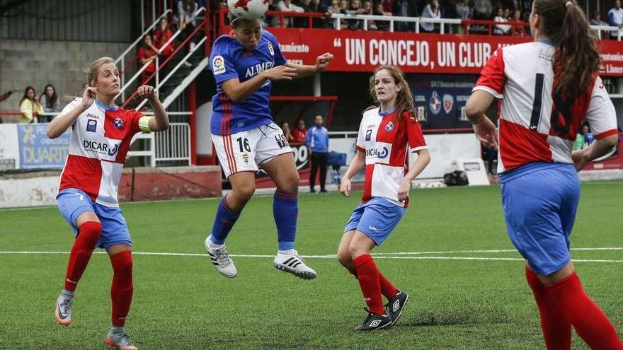 Una acción del Llanera-Real Oviedo Femenino.