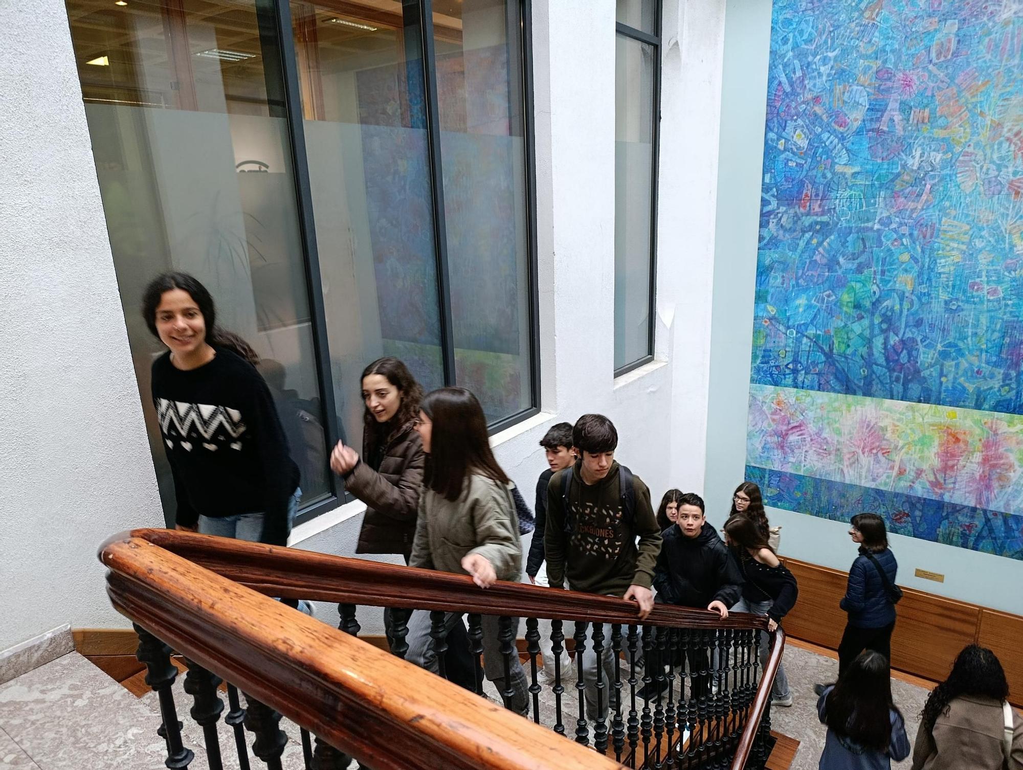 La visita de la Banda de Música del Conservatorio de Sabadell al Ayuntamiento de Siero, en imágenes
