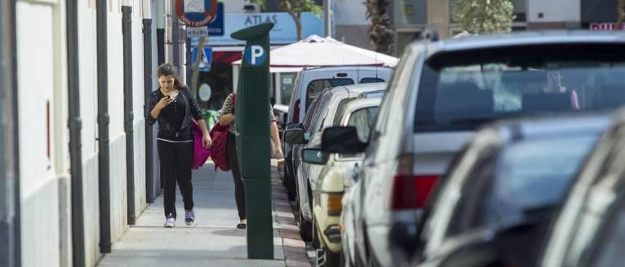 Un nuevo parquímetro situado en el entorno del instituto Ribalta.