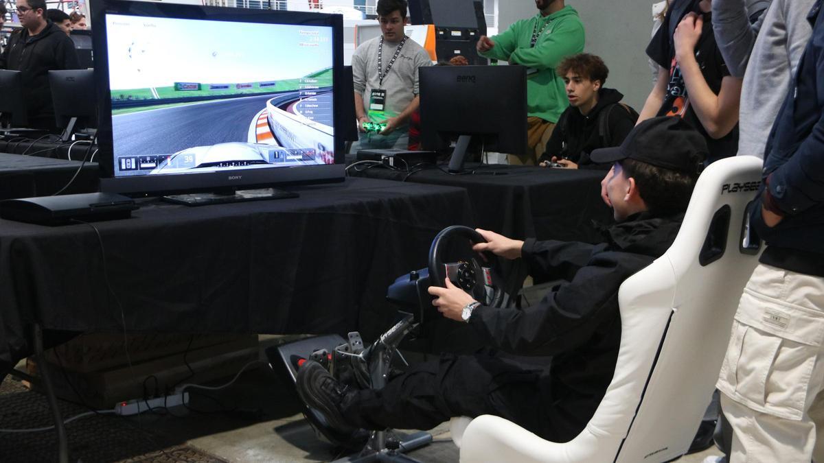 Un jugador en el salón SAGA