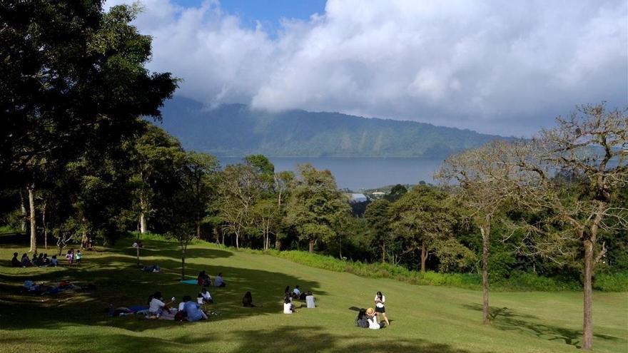 La isla de Bali permanecerá cerrada al turismo extranjero hasta finales de año