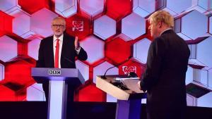 Corbyn (izquierda) y Johnson, durante el debate televisado por la BBC. 