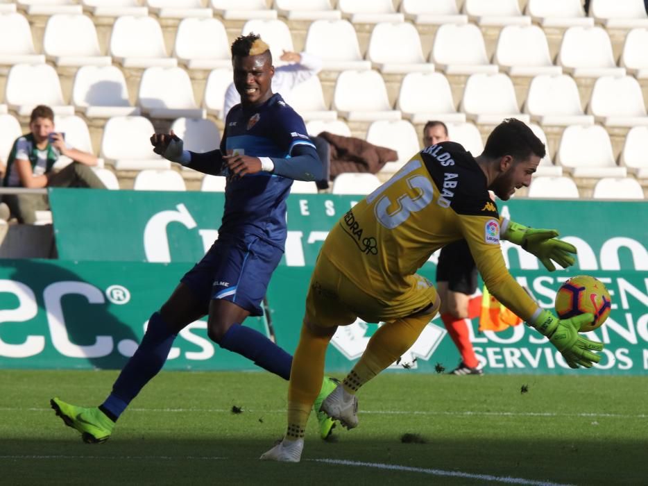 Las imágenes del partido entre el Córdoba - Elche.